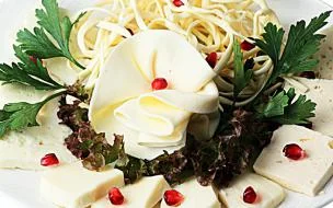 Ассорти молодых сыров