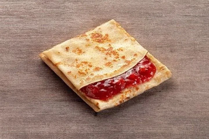 Блин с сырным кремом и малиной 