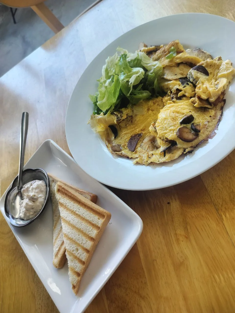 Омлет - томаты-базилик