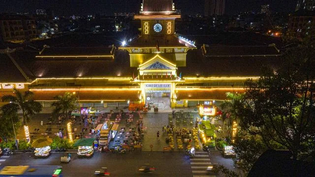 Город Хошимин официально открыл ночной квартал Чо Лон